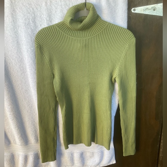 Chico’s Design Apparel Amanda L/S Turtleneck Pullover Celadon Green; NWT; M/8 - Picture 3 of 10